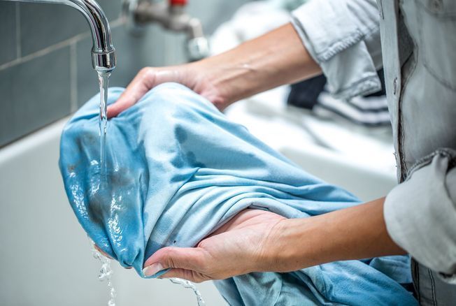 Nettoyage des textiles tachés après travaux