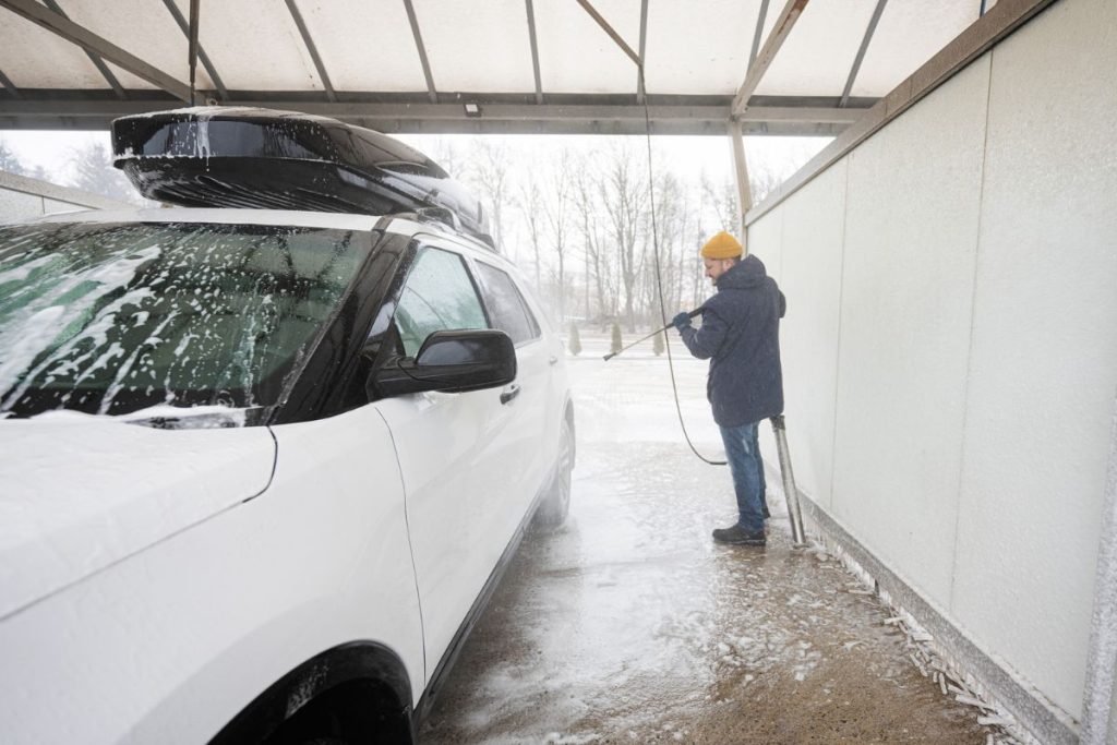 1-Entretien d'abri de voiture en bois